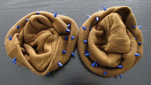 100%腈纶平板加铆钉时尚针织帽子1013秋冬爆发款桐庐厂家生产销售